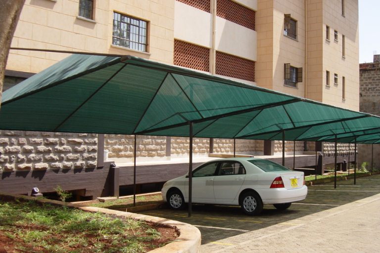Suspended cantilever car shade by Tarpo