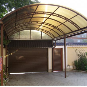 Curved polycarbonate car shade by Tarpo
